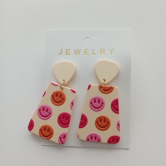 Fashion Jewelry Smiley Face Clay Like Dangle Earrings - Picture 2 of 4